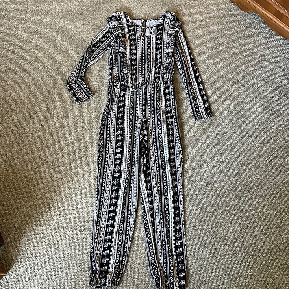 Adorable jumpsuit with elephants